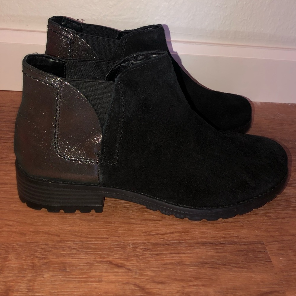 Clark’s booties size 7